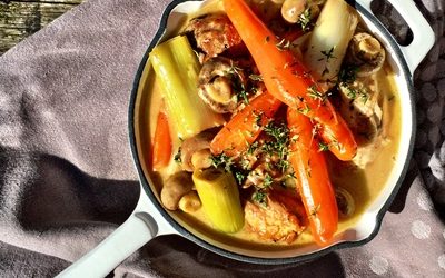 Coq au Riesling eller Kylling i hvidvinsflødesauce