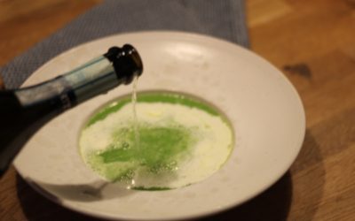 Ærtesuppe med letpisket fløde og prosecco