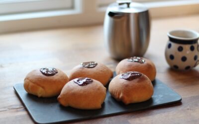 Fastelavnsboller med creme og remonce