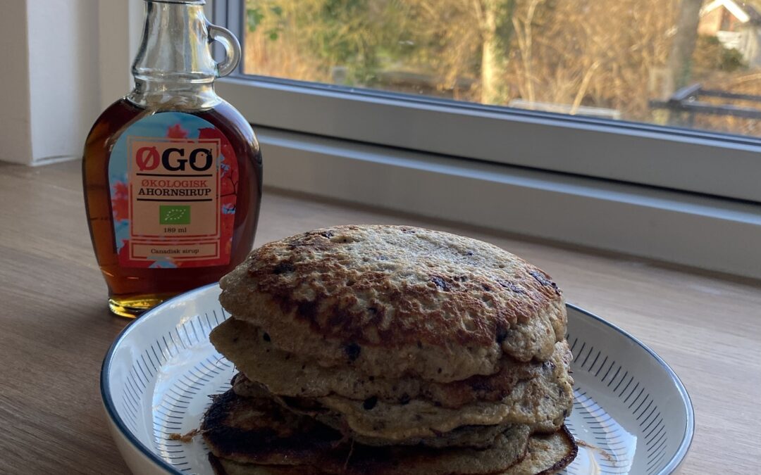 Kærnemælkspandekager med blåbær